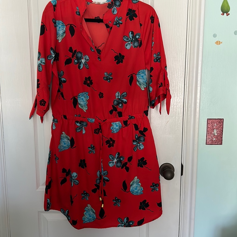 Cute dress with elastic drawstring waist, cute detailed sleeves🌸 Brand new 👗